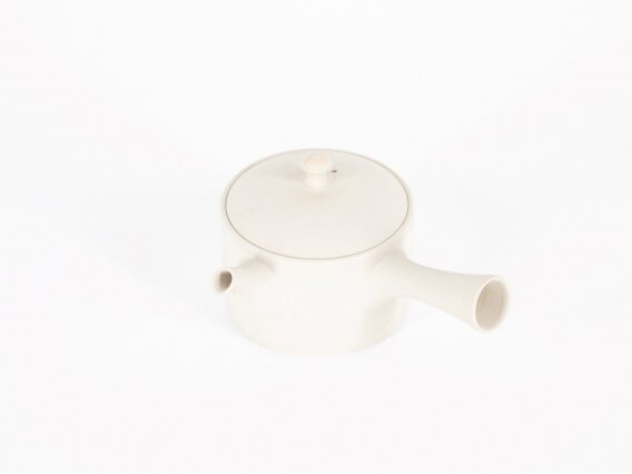 WHITE TOKONAME KYUSU TEAPOT 1