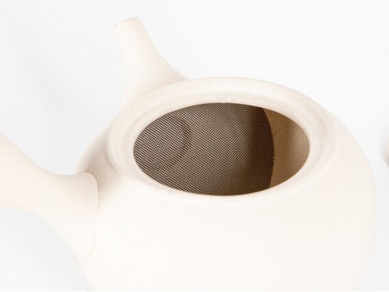 KYUSU TEAPOT MADE FROM WHITE CLAY 2