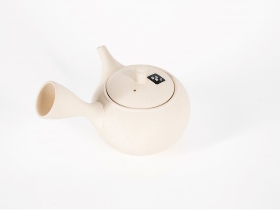 KYUSU TEAPOT MADE FROM WHITE CLAY 3